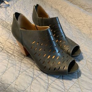 Clarks Black Heels Size 8.5